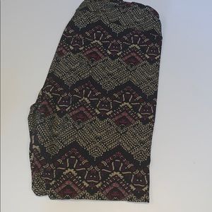 Lularoe TC Tall & Curvy Leggings black purple